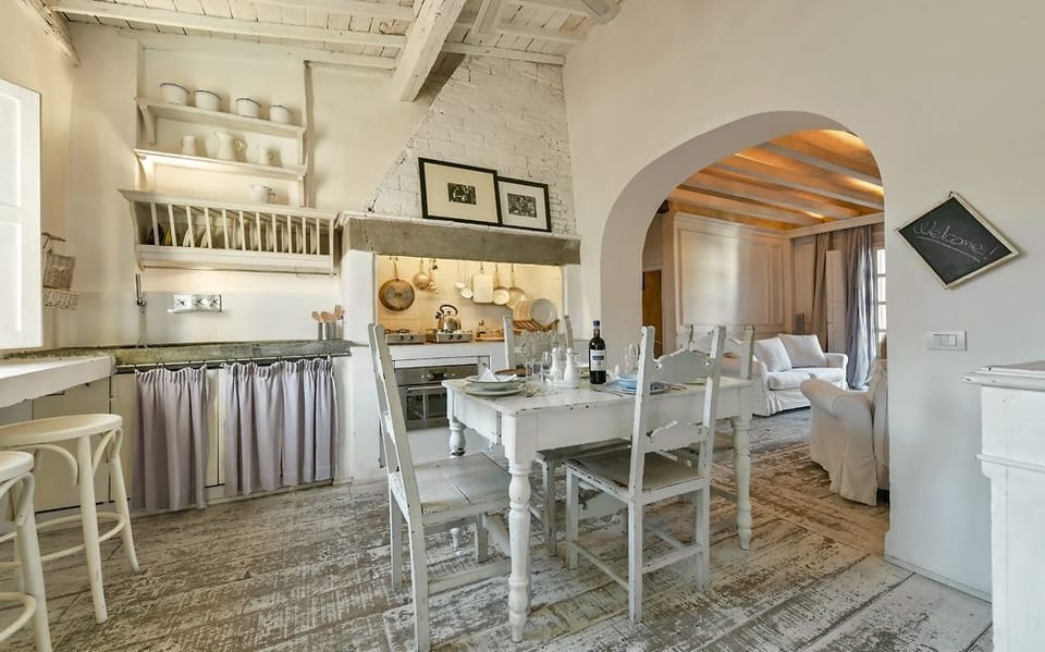 Deluxe Apartment, 2 Bedrooms | In-room dining