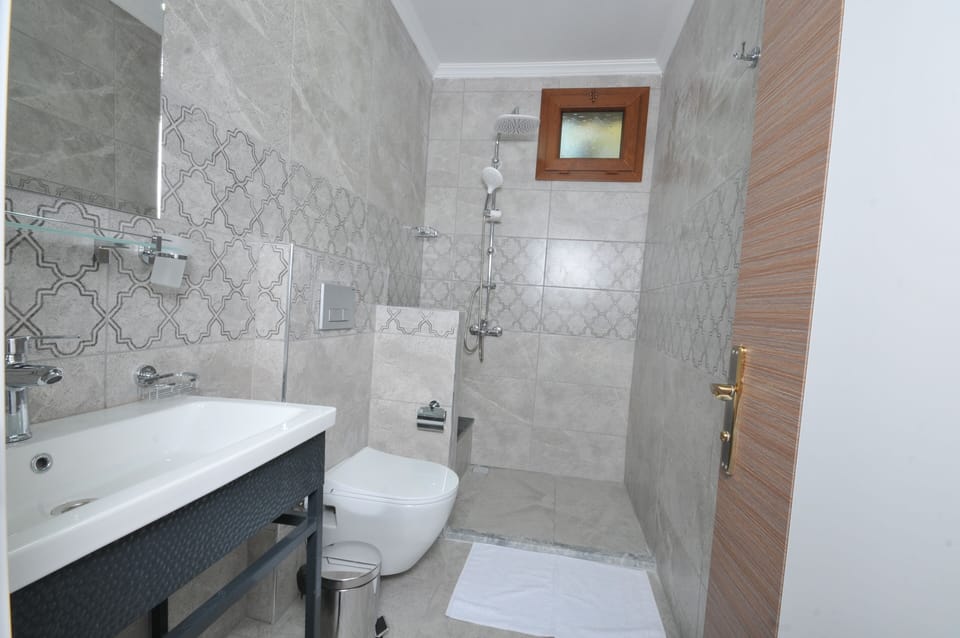 Shower, free toiletries, towels, soap
