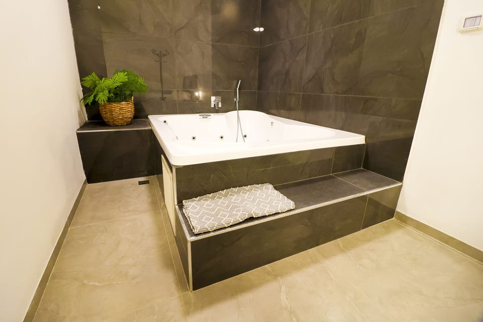 Luxury Room, Jetted Tub | Jetted tub
