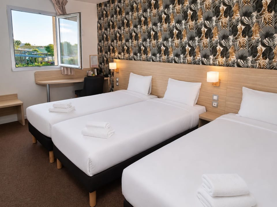 Classic Triple Room, 3 Twin Beds | Premium bedding, Select Comfort beds, individually furnished, desk
