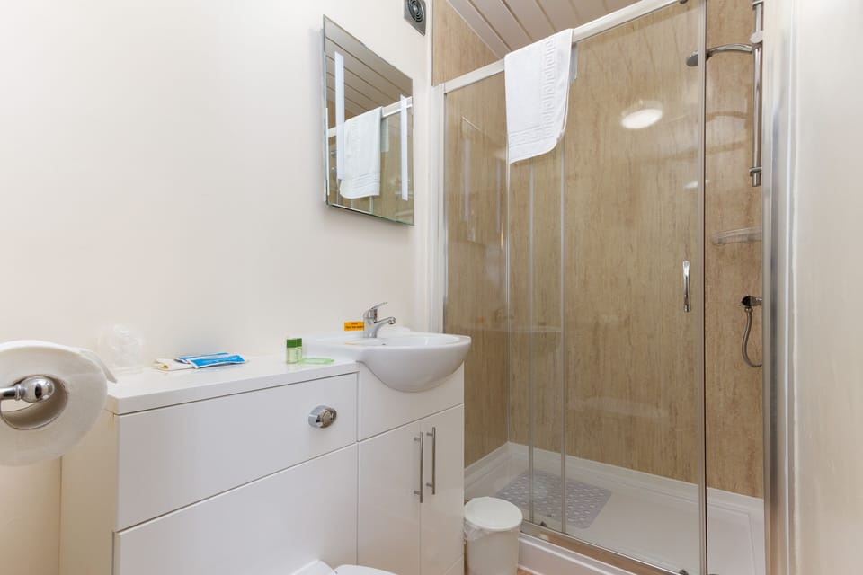 Standard Triple Room, Ensuite