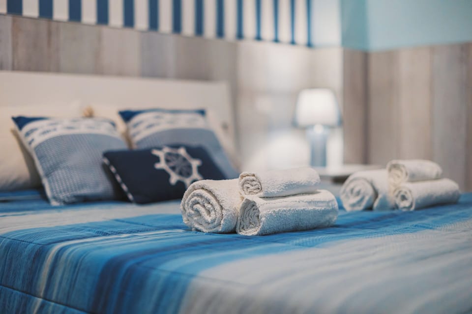 Deluxe Double Room, Balcony, City View (Mare) | Pillowtop beds, minibar, desk, laptop workspace