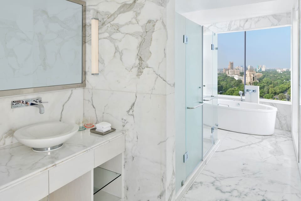 Executive Suite, 1 Bedroom | Bathroom | Deep soaking tub, designer toiletries, hair dryer, bathrobes