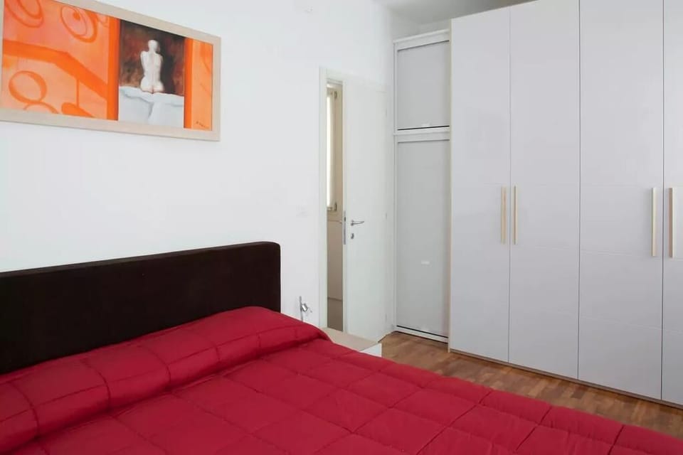 Duplex, 2 Bedrooms | Iron/ironing board, free WiFi, bed sheets