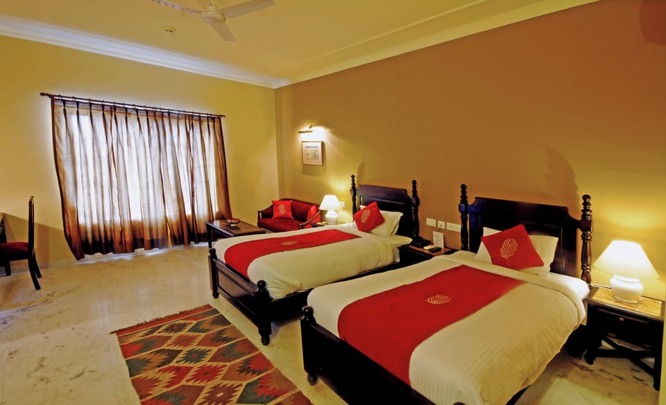 In-room safe, desk, cribs (surcharge), bed sheets