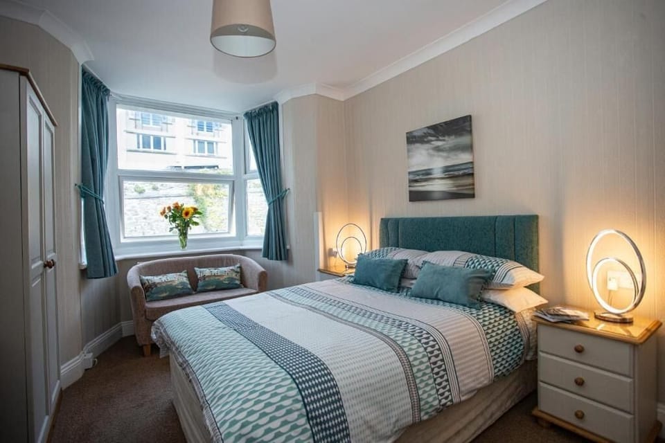 Double ensuite | Individually decorated, individually furnished, blackout drapes