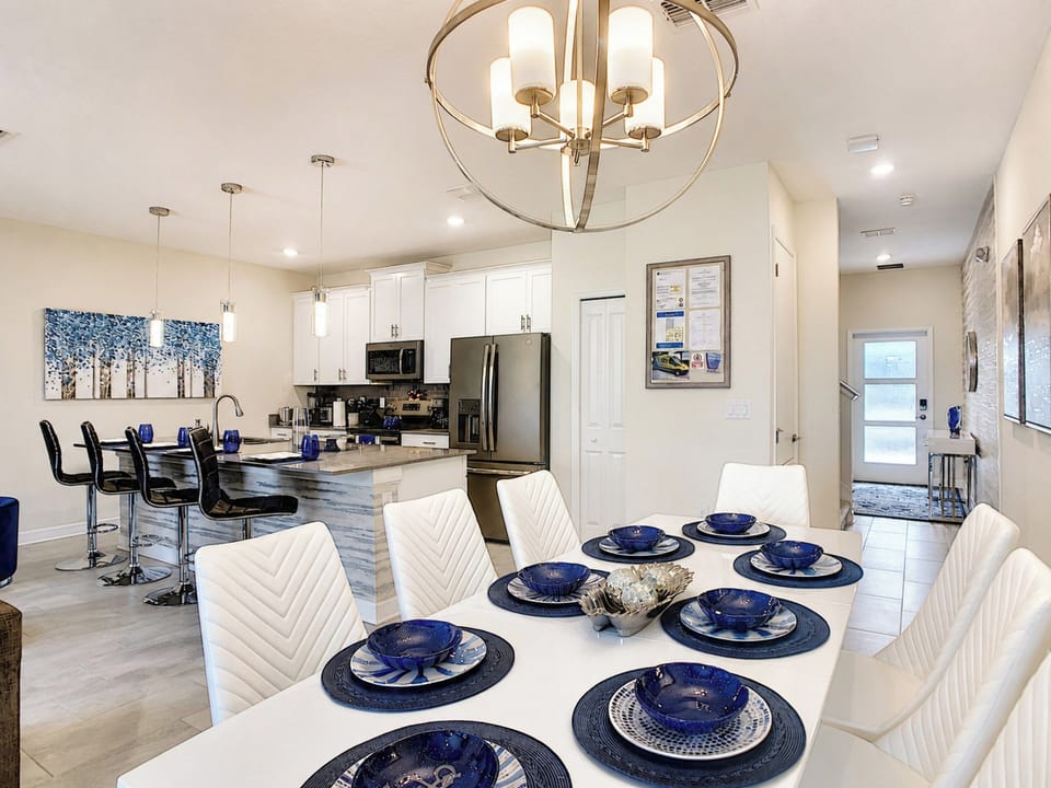 Open-concept dining area and kitchen with breakfast bar