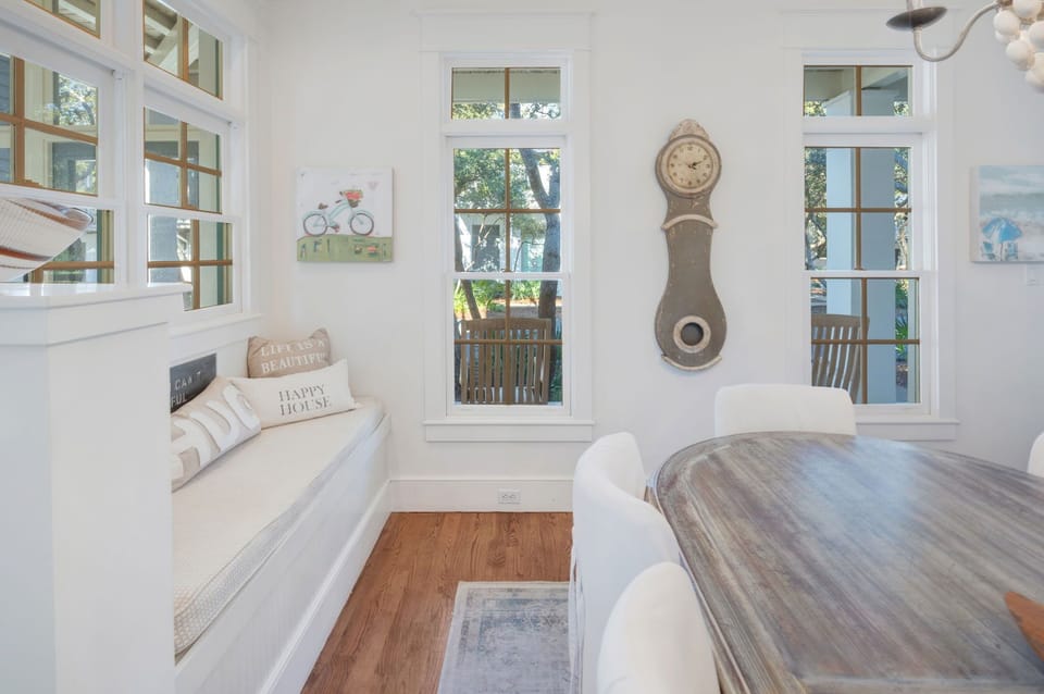 Downstairs dining and nook area