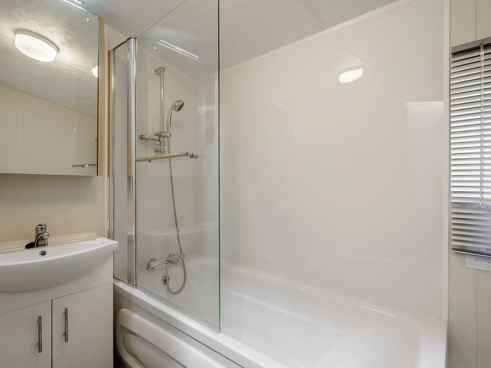 Bathroom | The Paddocks - Meeks Park, Dollar