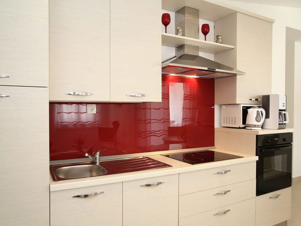 Apartment | Private kitchen | Electric kettle, cookware/dishes/utensils