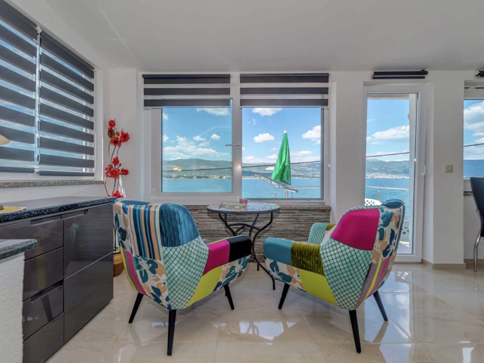 Apartment | Dining