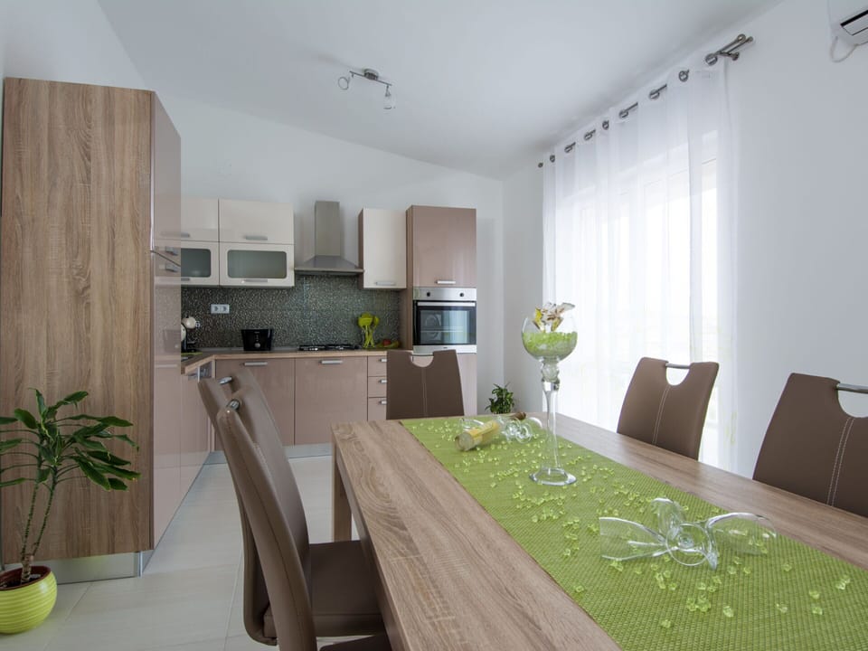 Apartment | Dining