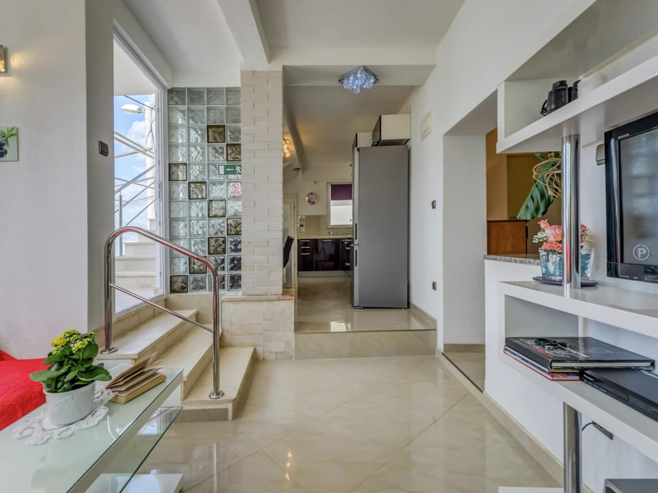 House | Private kitchen | Highchair