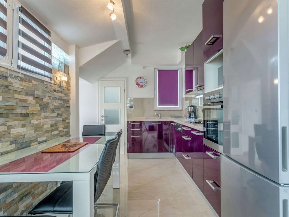 House | Private kitchen | Highchair