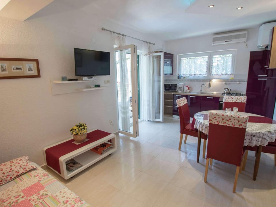 Apartment | Dining