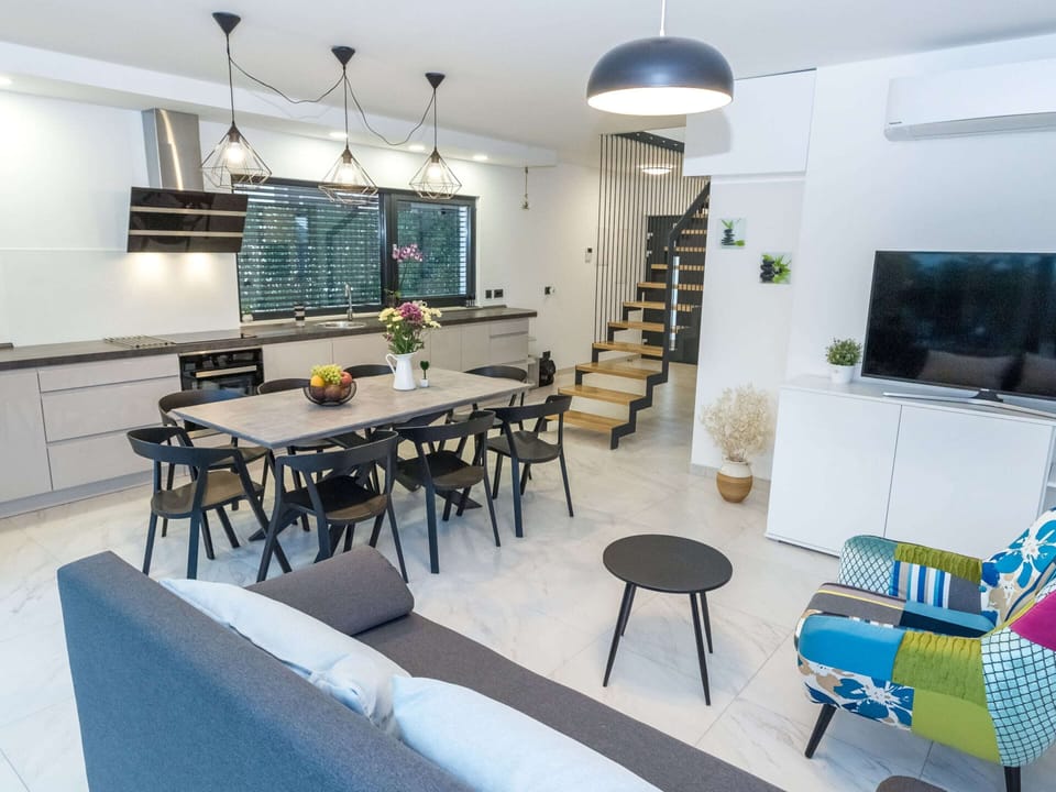 Villa | Dining