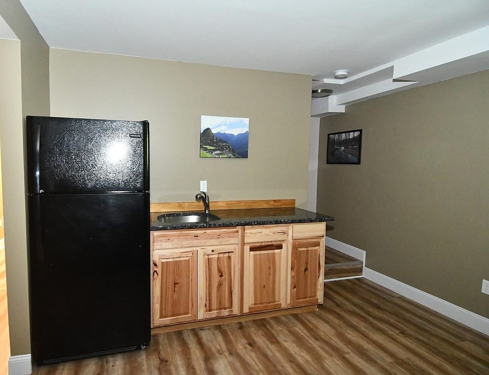 Cabin, Multiple Beds (Creekview Cabin - A Perfect Escape) | 3 bedrooms, free WiFi, bed sheets