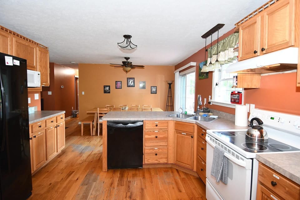 Cabin, Multiple Beds (Creekview Cabin - A Perfect Escape) | Private kitchen | Fridge, microwave, oven, freezer