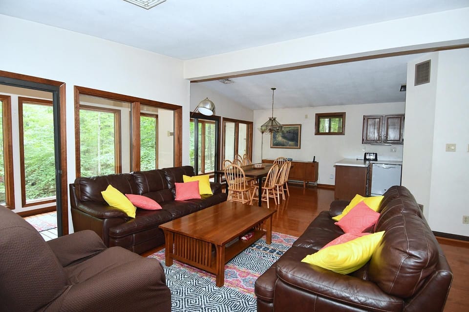 House, Multiple Beds (Dogwood Knoll - Wooded Escape) | Living area | 32-inch TV with satellite channels, fireplace