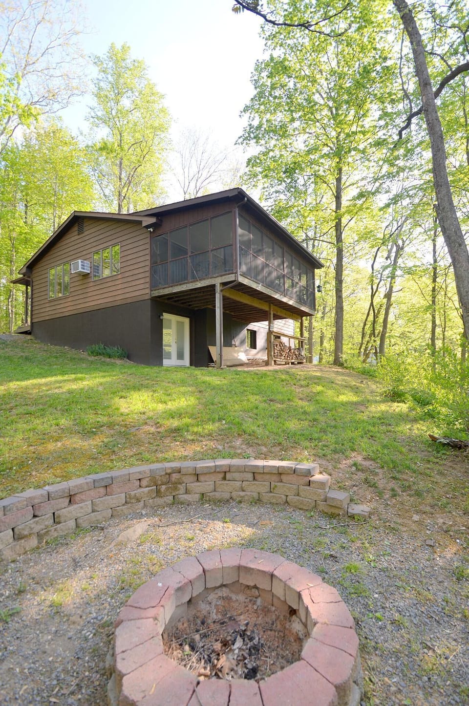 House, Multiple Beds (Chesnutt Cabin on the Cacapon River) | Exterior