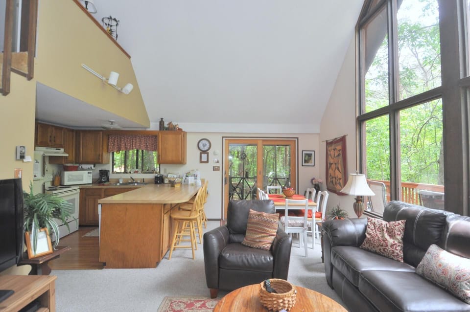 Cabin, Multiple Beds (Fox Hollow - Cozy Den with a Hot Tub ) | Living area | TV, fireplace