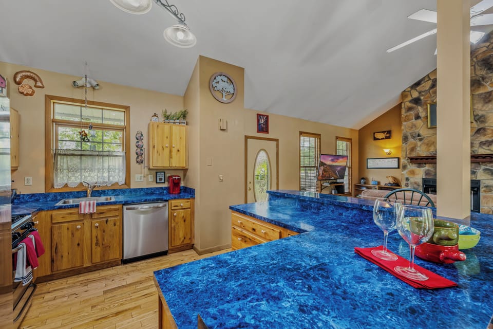 House, Multiple Beds (Blue Badger Cottage -Perfect Getaway!) | Private kitchen | Fridge, dishwasher, spices, freezer