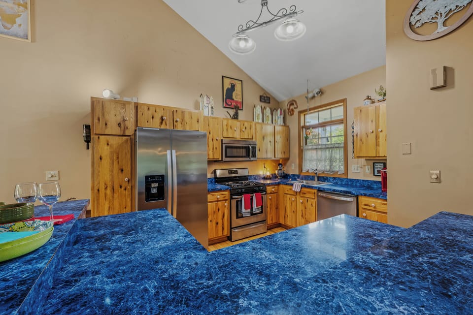 House, Multiple Beds (Blue Badger Cottage -Perfect Getaway!) | Private kitchen | Fridge, dishwasher, spices, freezer
