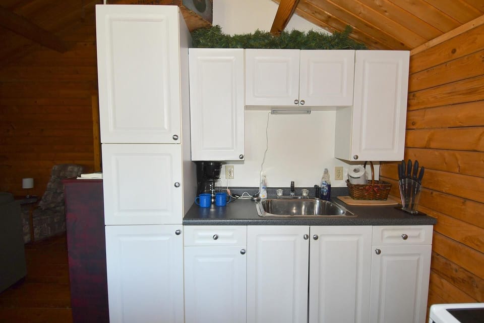 House, 1 Double Bed (Whispering Hills - Couples Getaway) | Private kitchen | Coffee/tea maker, fridge, dishwasher, freezer