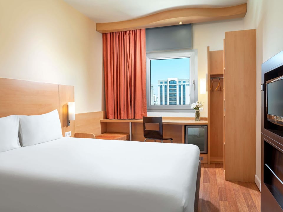 In-room safe, desk, soundproofing, free WiFi