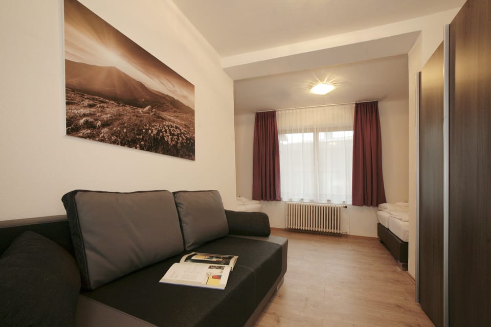 Family Room | Living room | Flat-screen TV