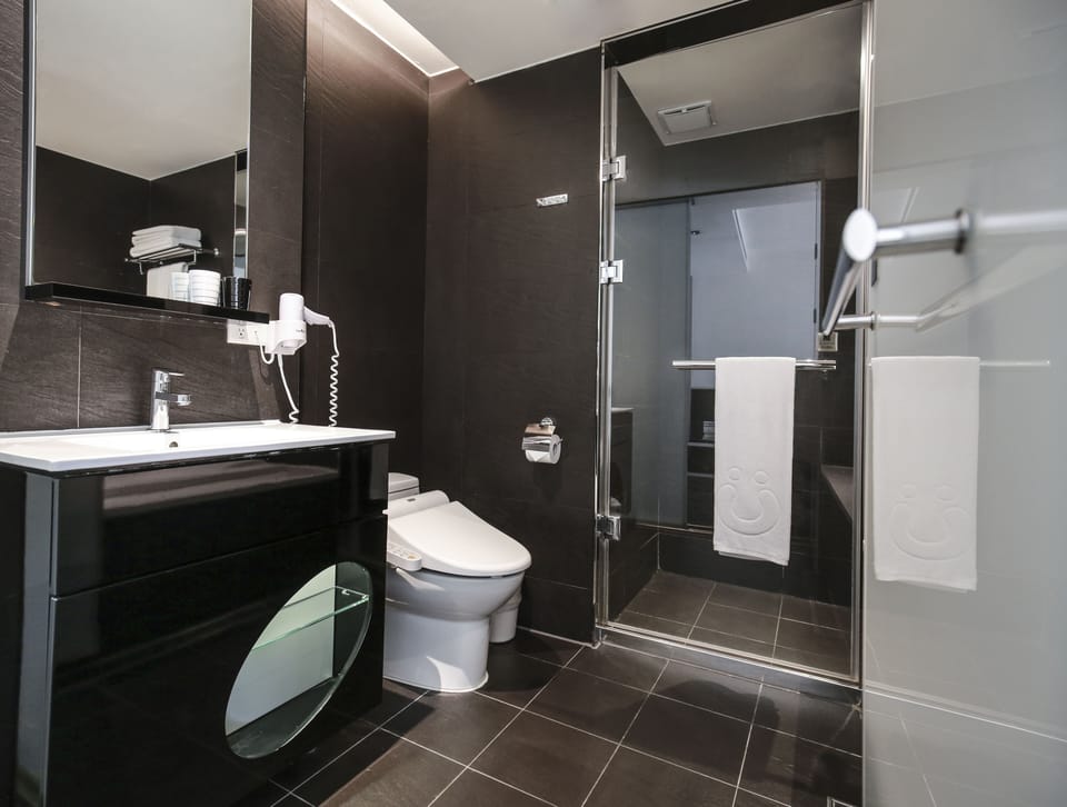 Deluxe Triple Room, Bathtub, City View | Bathroom amenities | Shower, hair dryer, slippers, towels