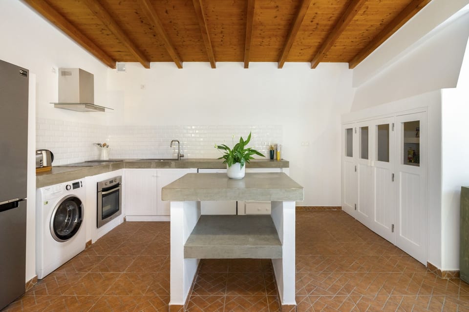 House, 4 Bedrooms, Non Smoking | Private kitchen | Full-size fridge, oven, stovetop, electric kettle