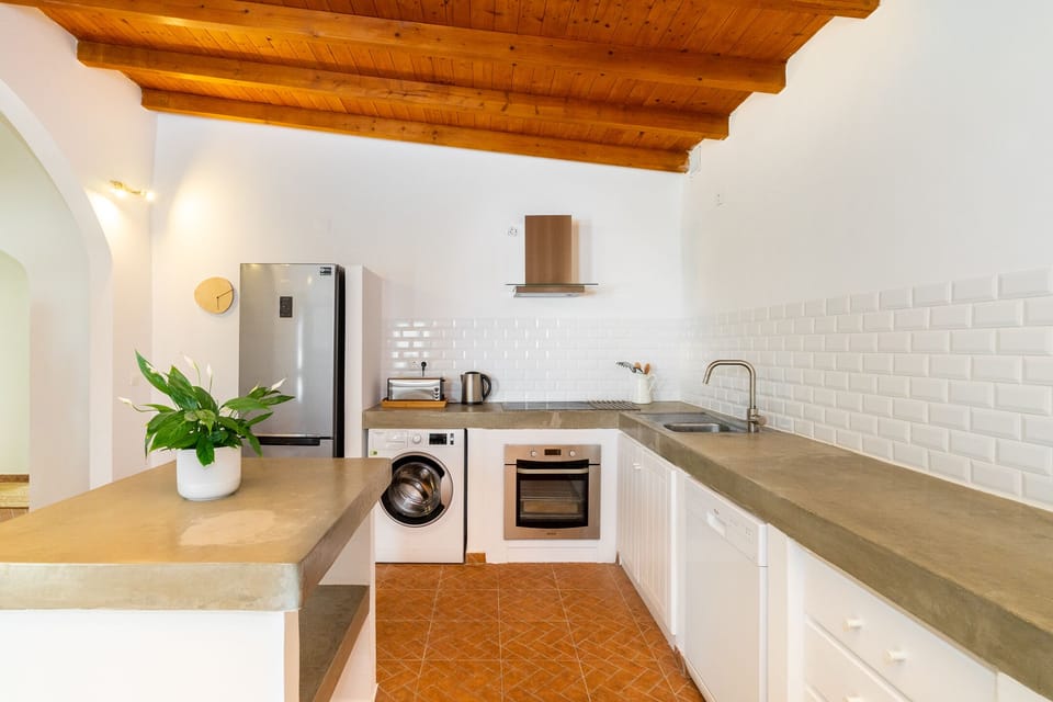 House, 4 Bedrooms, Non Smoking | Private kitchen | Full-size fridge, oven, stovetop, electric kettle