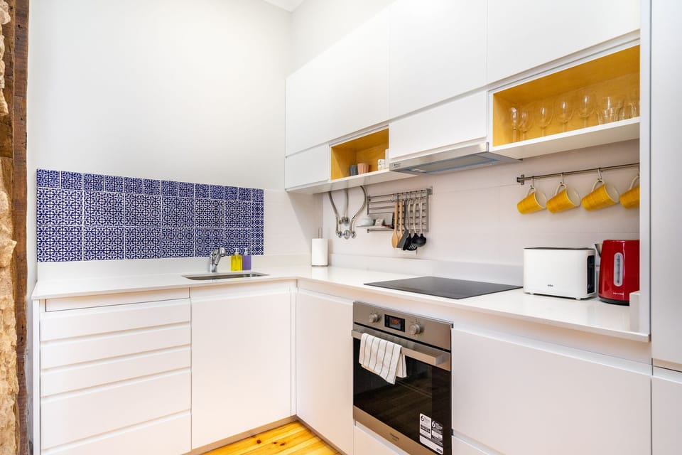 Apartment, 1 Bedroom, Non Smoking | Private kitchen | Full-size fridge, microwave, oven, stovetop