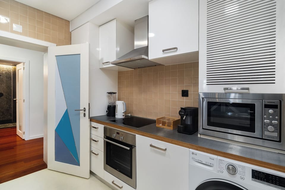 Apartment, 3 Bedrooms, Non Smoking | Private kitchen | Full-size fridge, microwave, oven, stovetop