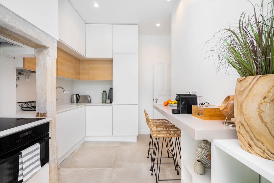 Apartment, 4 Bedrooms, Non Smoking | Private kitchen | Full-size fridge, oven, stovetop, coffee/tea maker