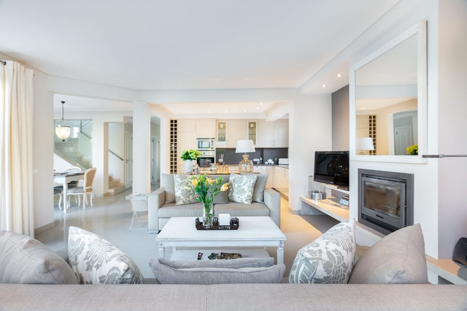 Villa, 3 Bedrooms, Non Smoking | Living room | Flat-screen TV