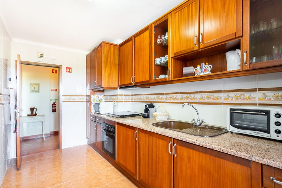 Apartment, 1 Bedroom, Non Smoking | Private kitchen | Full-size fridge, microwave, oven, stovetop