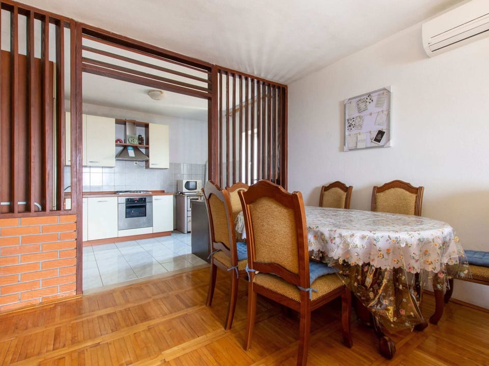 Apartment | Dining
