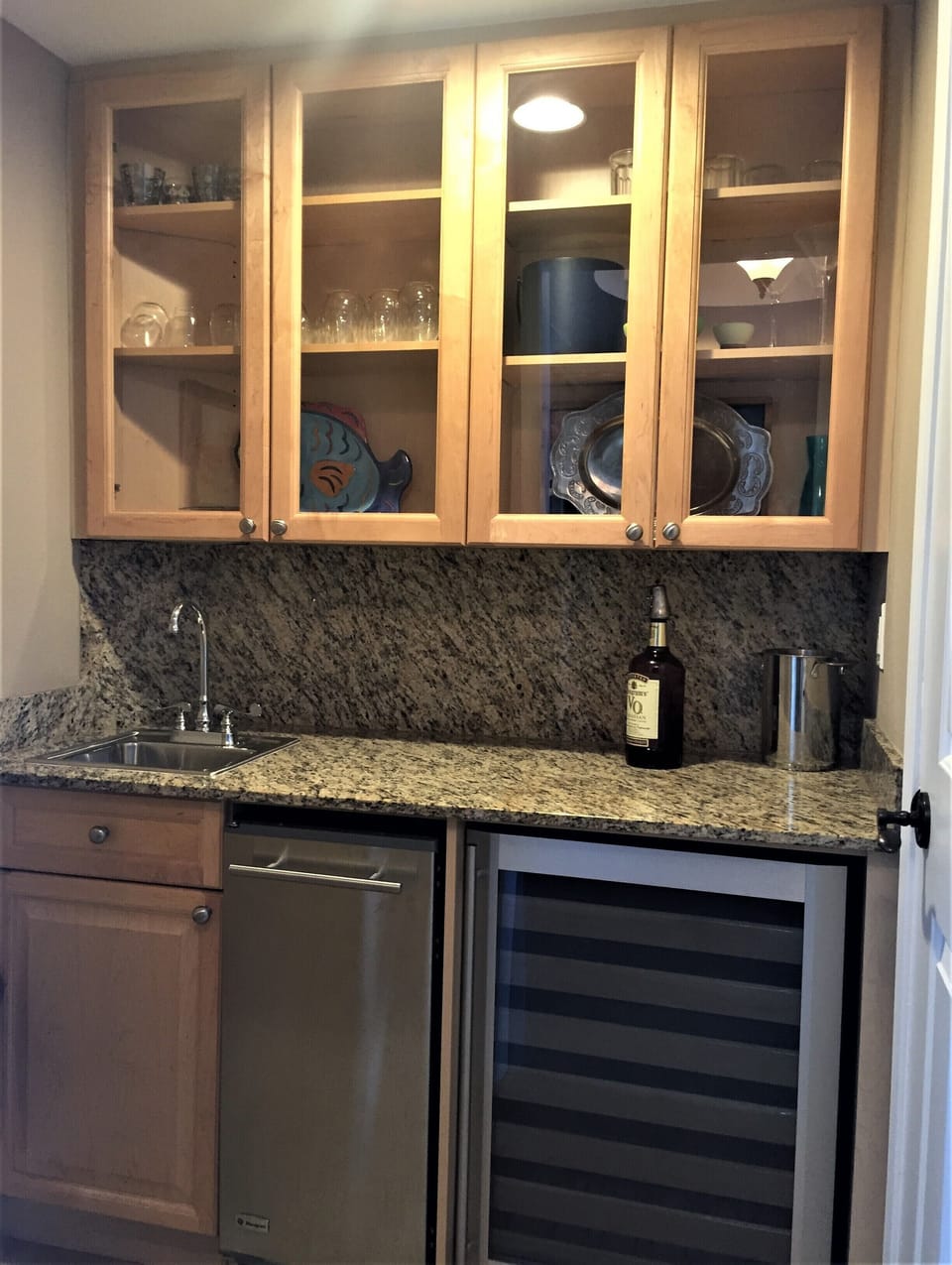 Wet Bar located just to the left as you want in the door