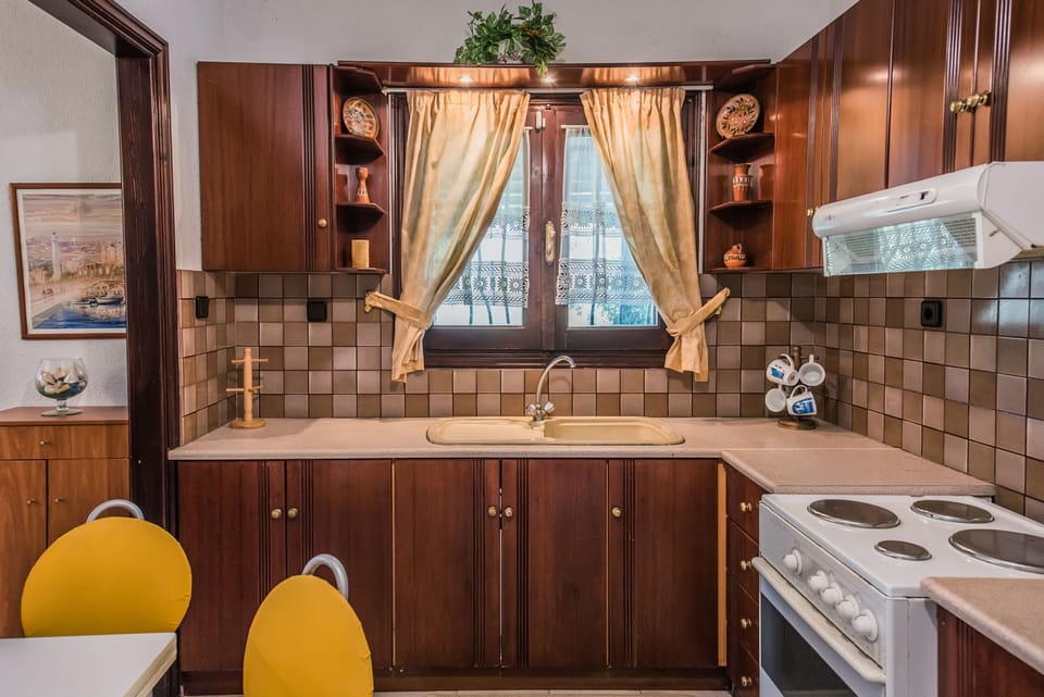 Villa, 3 Bedrooms | Private kitchen | Full-size fridge, microwave, oven, stovetop