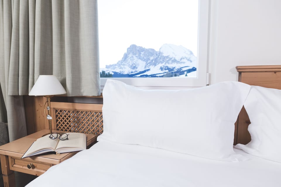Superior Room (Corner) | Free WiFi, bed sheets
