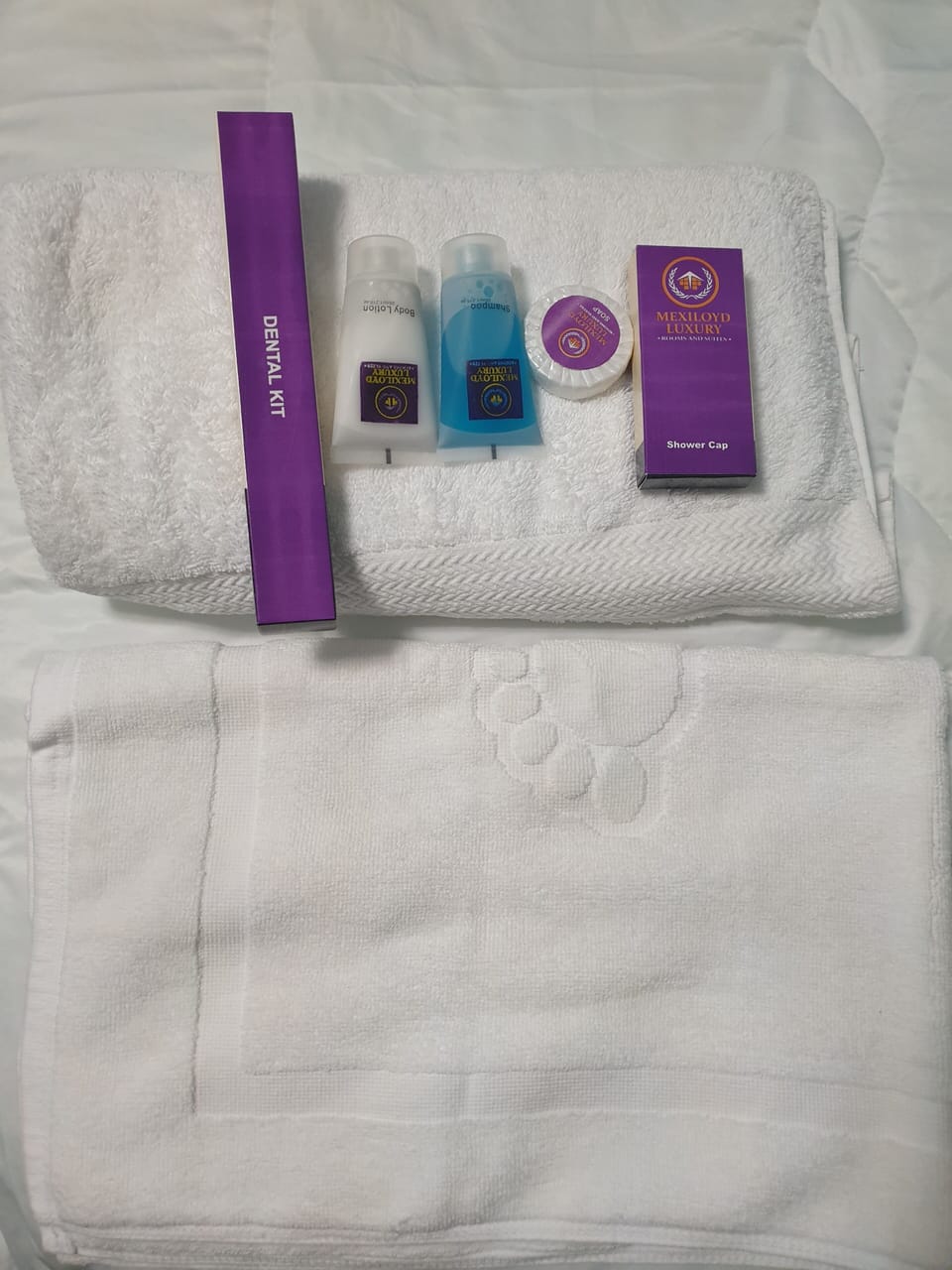Shower, free toiletries, bathrobes, slippers