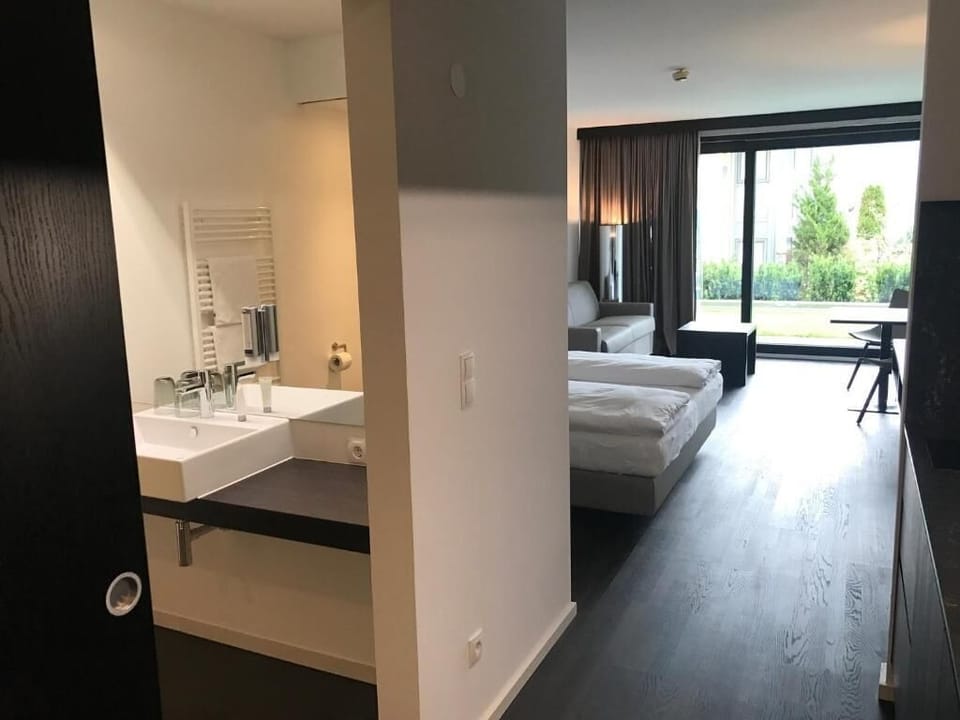 Double Room | Hypo-allergenic bedding available, desk, soundproofing, WiFi (free)