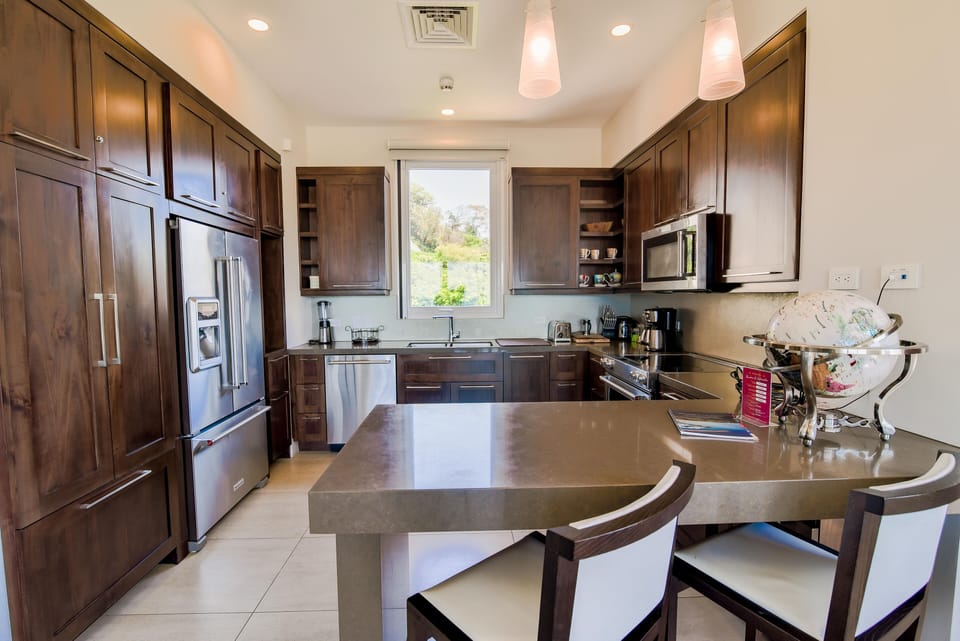Deluxe Condo, 2 Bathrooms, Ocean View | Private kitchen | Coffee/tea maker, fridge, microwave, oven