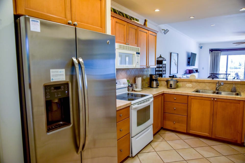 Deluxe Condo, 2 Bathrooms, Partial Ocean View | Private kitchen | Coffee/tea maker, fridge, microwave, oven