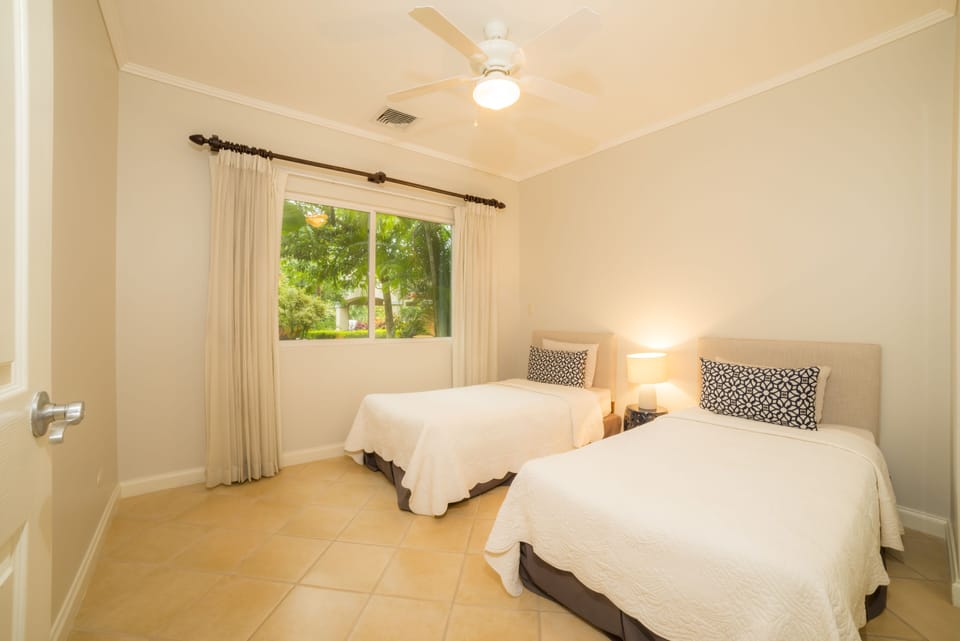 Deluxe Condo, 2 Bathrooms, Garden View | WiFi (free), bed sheets