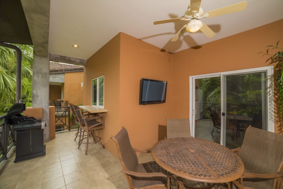 Deluxe Condo, 2 Bathrooms, Garden View | Terrace/patio