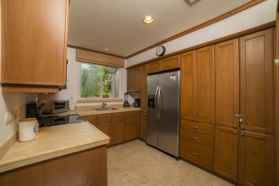 Deluxe Condo, 2 Bathrooms, Garden View | Private kitchen | Coffee/tea maker, fridge, microwave, oven