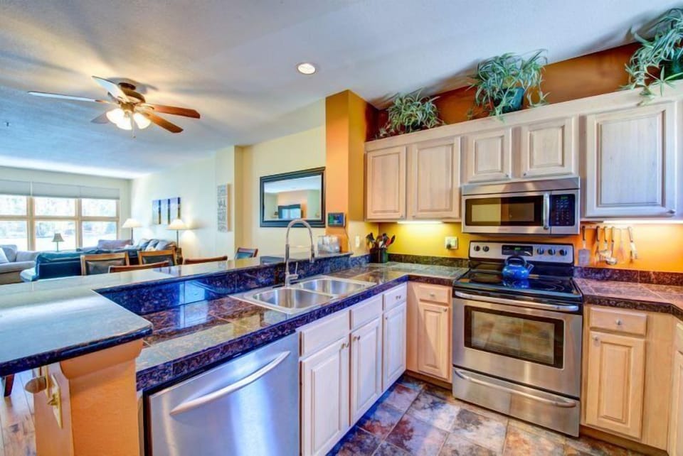 Condo (100-2 Lakeside Village) | Private kitchen | Fridge, microwave, stovetop, dishwasher